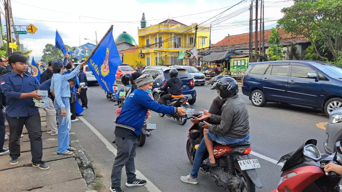 Semarakkan Bulan Ramadan, Katar Bojongsari Bagikan 1000 Takjil