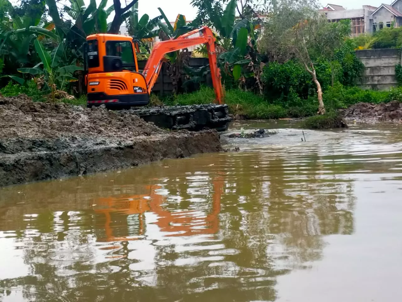 Kembalikan Fungsi Penampungan Air, DPUPR Normalisasi Tandon Villa Gading Emas