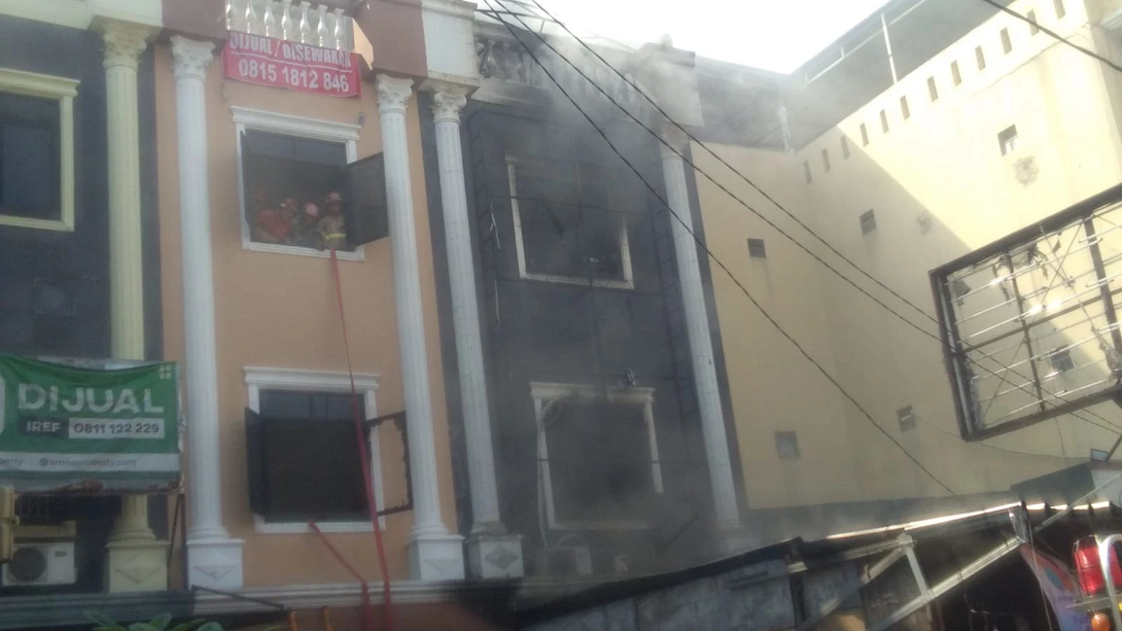 Tangani Kebakaran Ruko di Margonda, Damkar Kerahkan 26 Personel dan Tujuh Mobil Pemadam