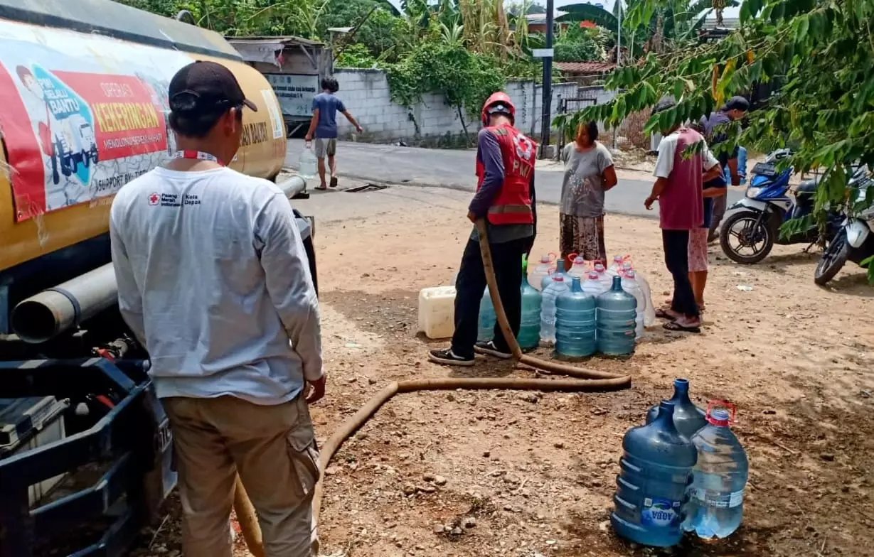 Ketua LPM Kelurahan Pocin Apresiasi PMI Depok Bantu Berikan Air Bersih