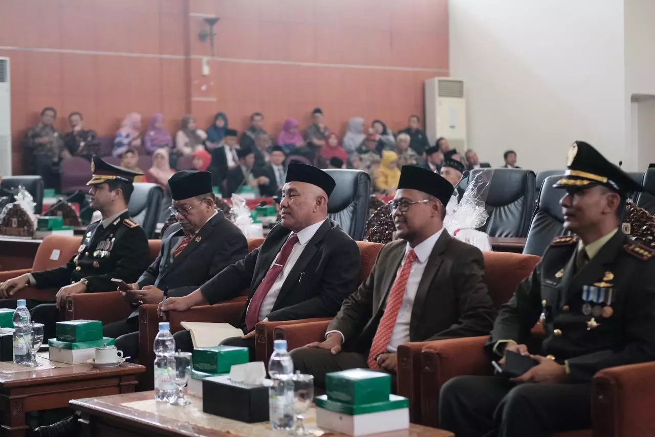 Wali-Wakil Wali Kota Depok Dengarkan Pidato Kenegaraan Presiden dalam Rangka HUT ke-79 RI