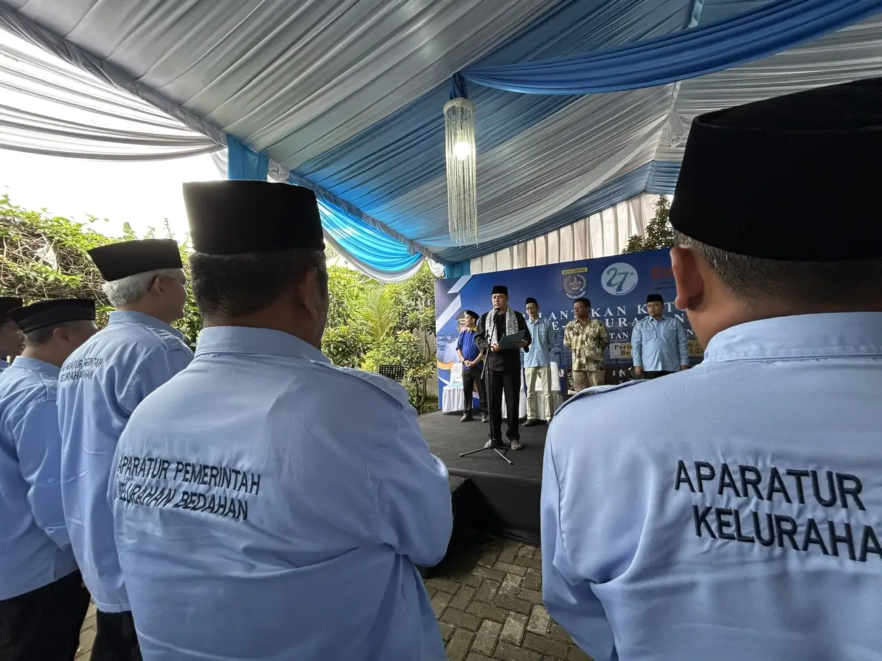 Ratusan Ketua RT dan RW se-Kelurahan Bedahan Dilantik Serentak