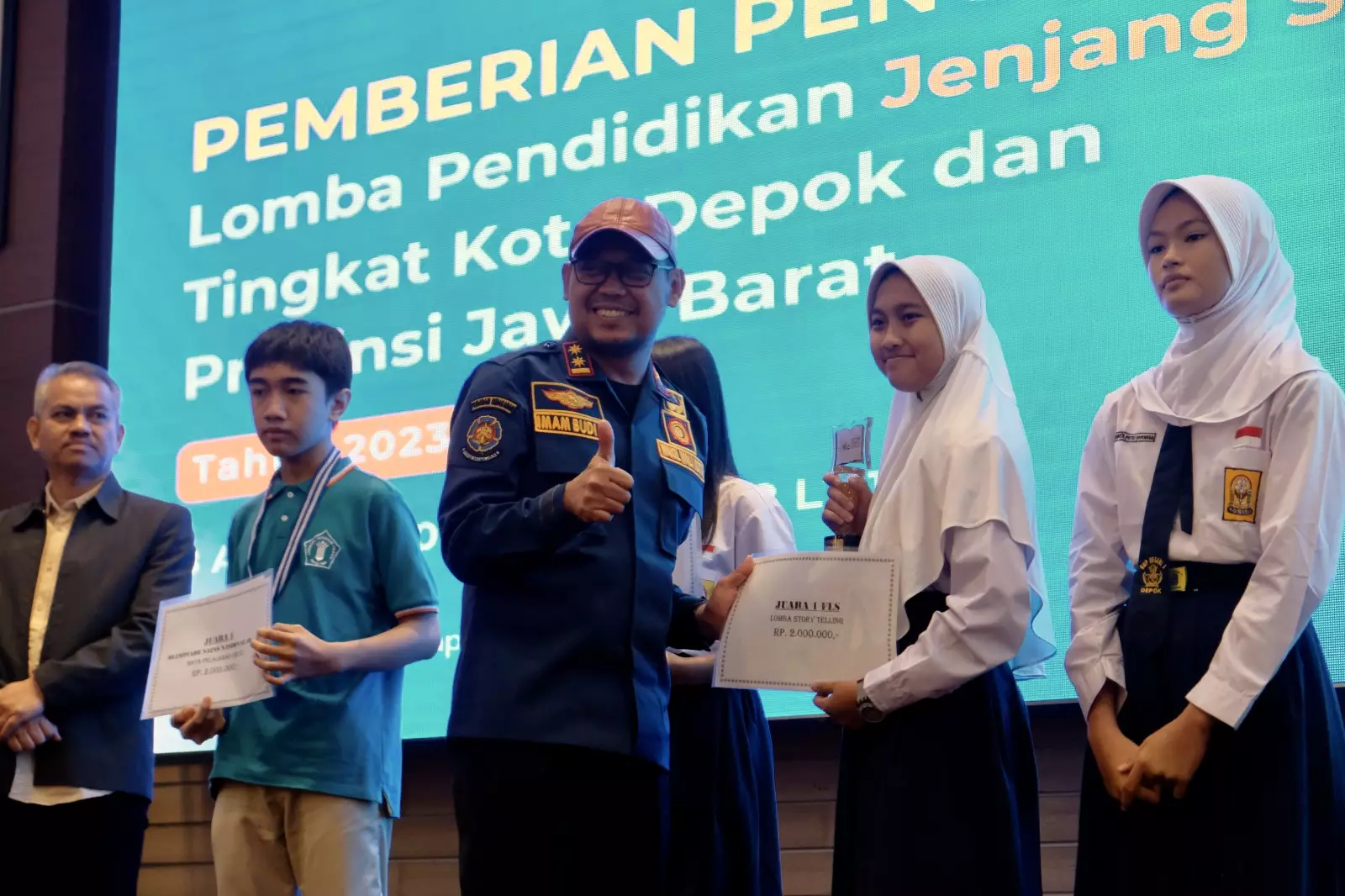 Wakil Wali Kota Depok Serahkan Penghargaan Lomba Pendidikan Jenjang SMP Tingkat Kota dan Provinsi