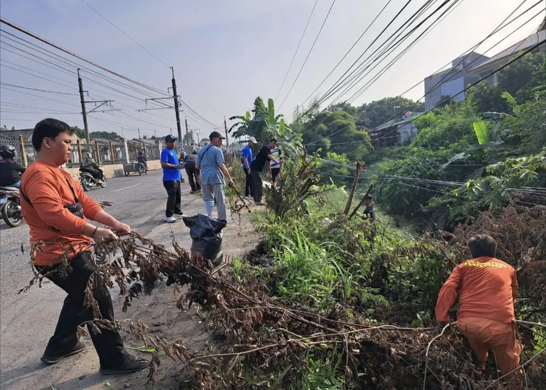 Kerja Bakti Membersihkan Lingkungan Ratujaya Meriahkan HUT ke-26 Kota Depok
