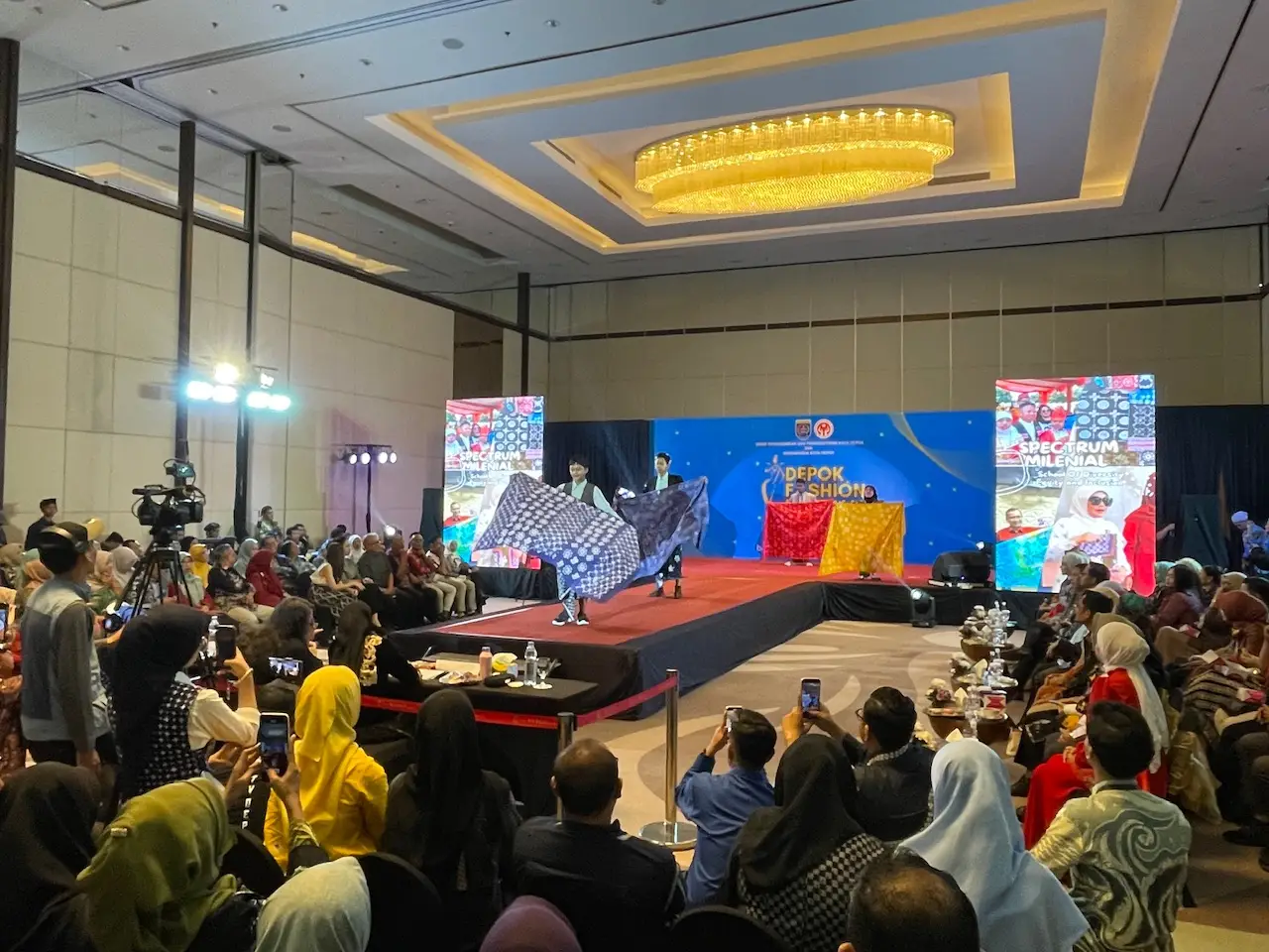 Pamerkan Batik Karya Sendiri, Anak Istimewa Melenggang di Runway DeFF 2025