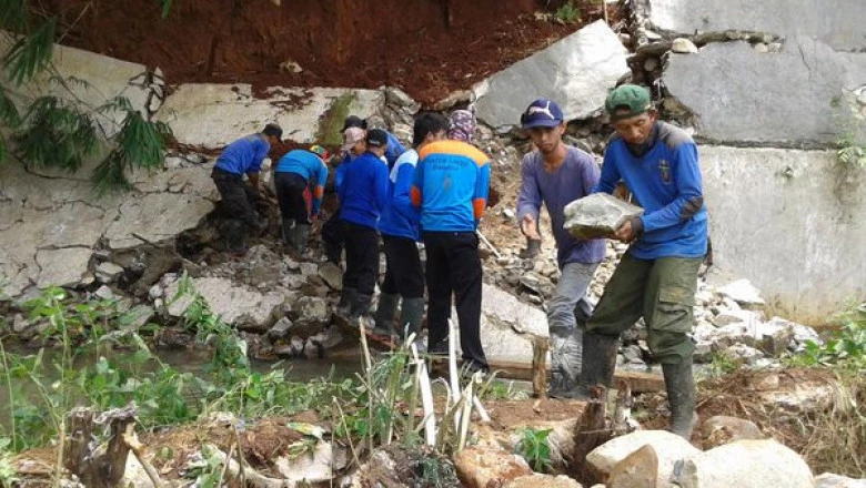 37 Titik Banjir dan Longsor di Depok Tertangani