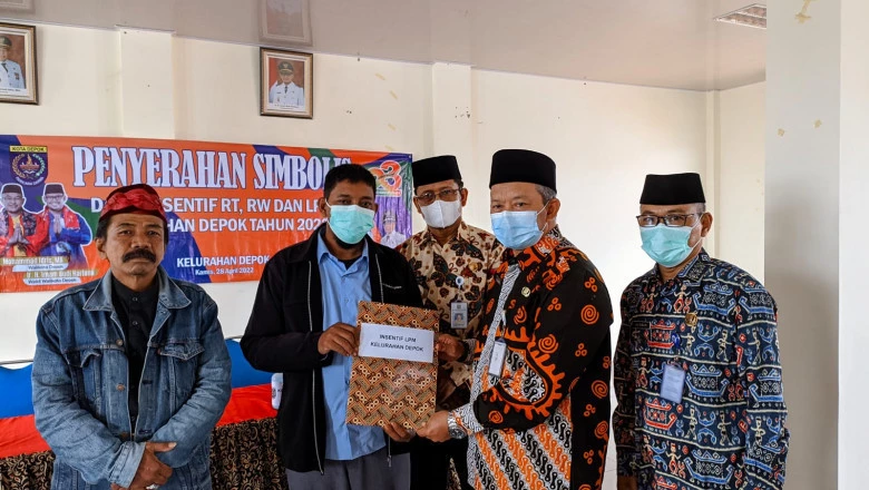 654 RT, 108 RW, dan Enam LPM di Kelurahan Depok Terima Insentif dari Pemkot
