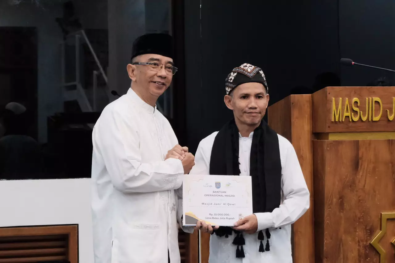 Pemkot Depok Bersama MUI dan Baznas dan MUI Serahkan Bantuan ke Masjid Jami' Al Qawi Harjamukti