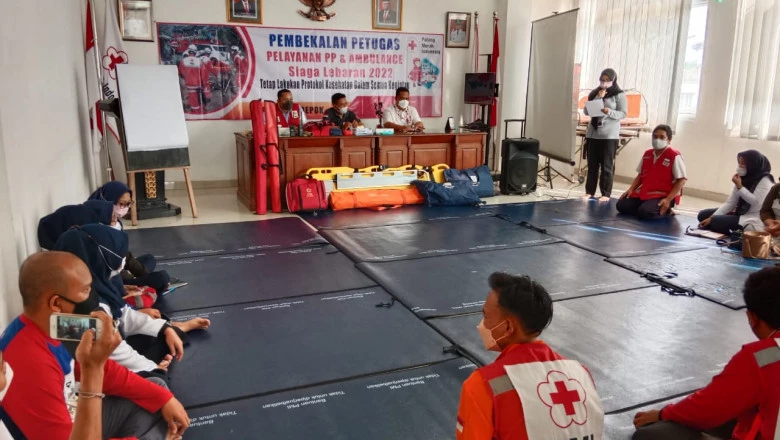 Siaga Lebaran, Petugas PMI Depok Dibekali Pelayanan PP dan Ambulans