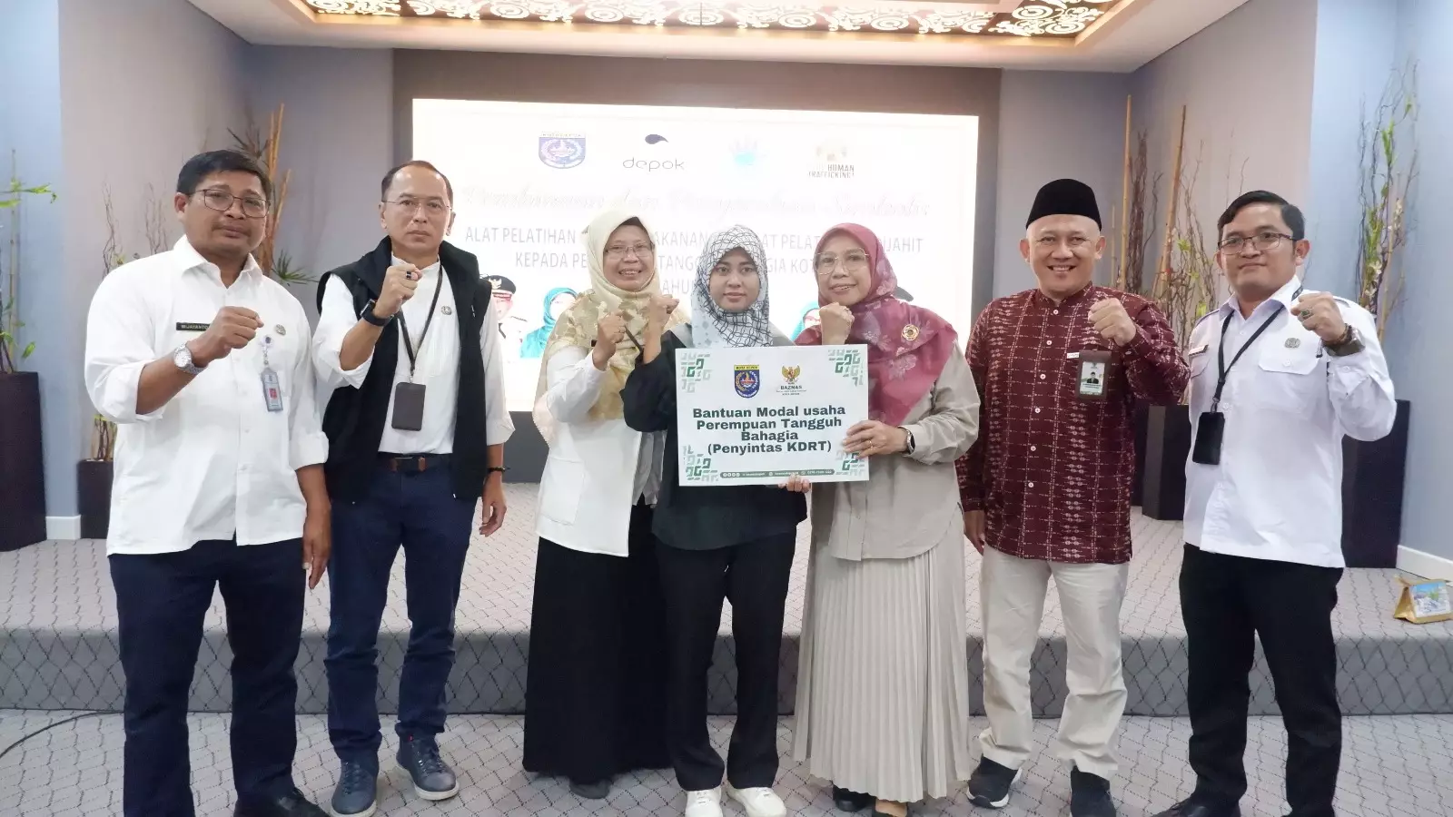 Pemkot Depok Serahkan Bantuan Alat Tata Boga dan Menjahit untuk Perempuan Penyintas KDRT
