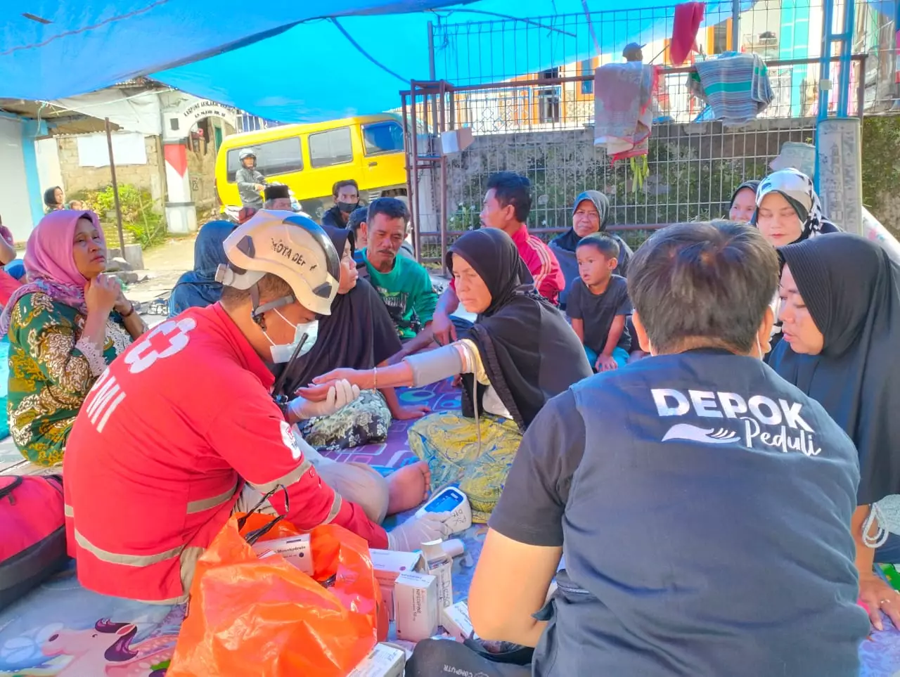 Puluhan Warga Antre Pengobatan Gratis dari Tim Depok Peduli Gempa Cianjur