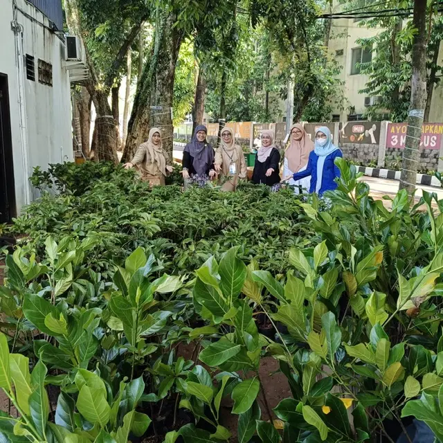 Unik! Jemaah Tabligh Akbar Maulid Nabi Bawa Pulang Bibit Pohon dari Pemkot Depok