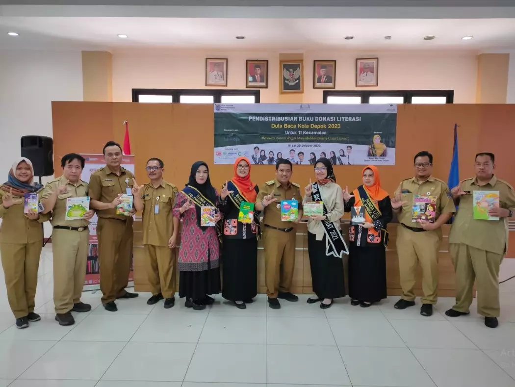 Lanjutkan Distribusi, Paguyuban Duta Baca Depok Serahkan Ratusan Buku ke Kecamatan Cinere