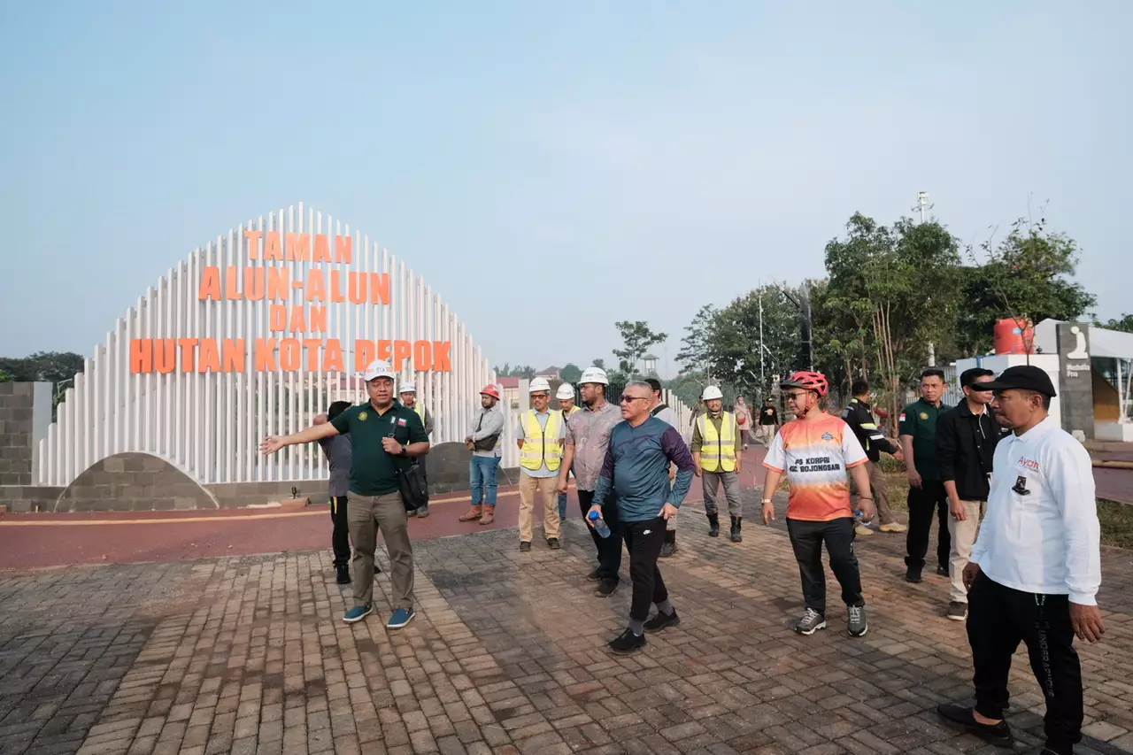 Wali Kota Depok Tinjau Pembangunan Taman Alun-alun Wilayah Barat