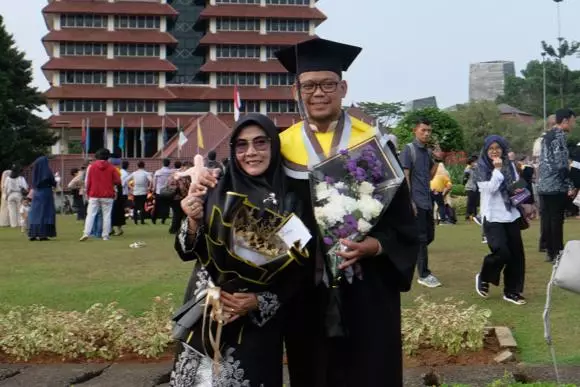 Lulus S2 Kajian Pengembangan Perkotaan, Bang Imam : Semoga Bermanfaat Bagi Pembangunan di Depok
