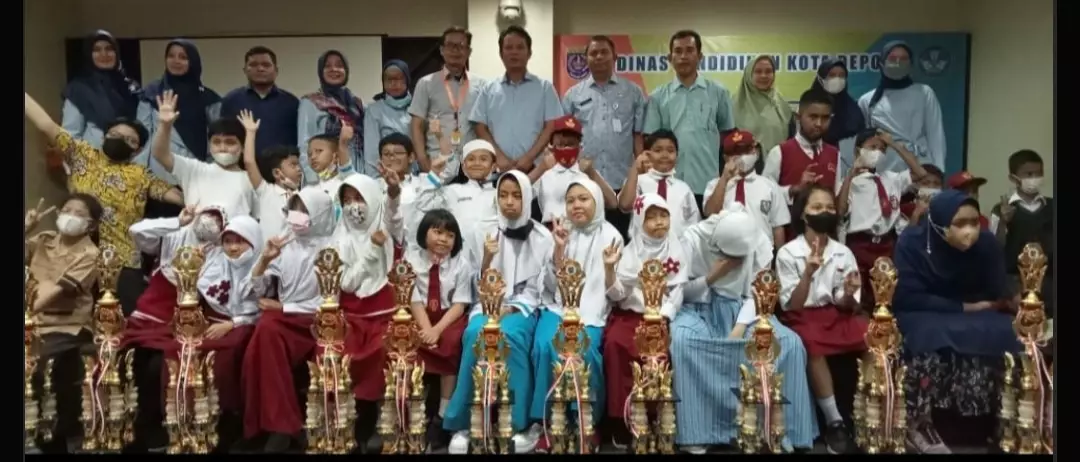 Disdik Depok Serahkan Hadiah kepada Pemenang Lomba Siswa Berkebutuhan Khusus Tingkat SD Tahun 2022