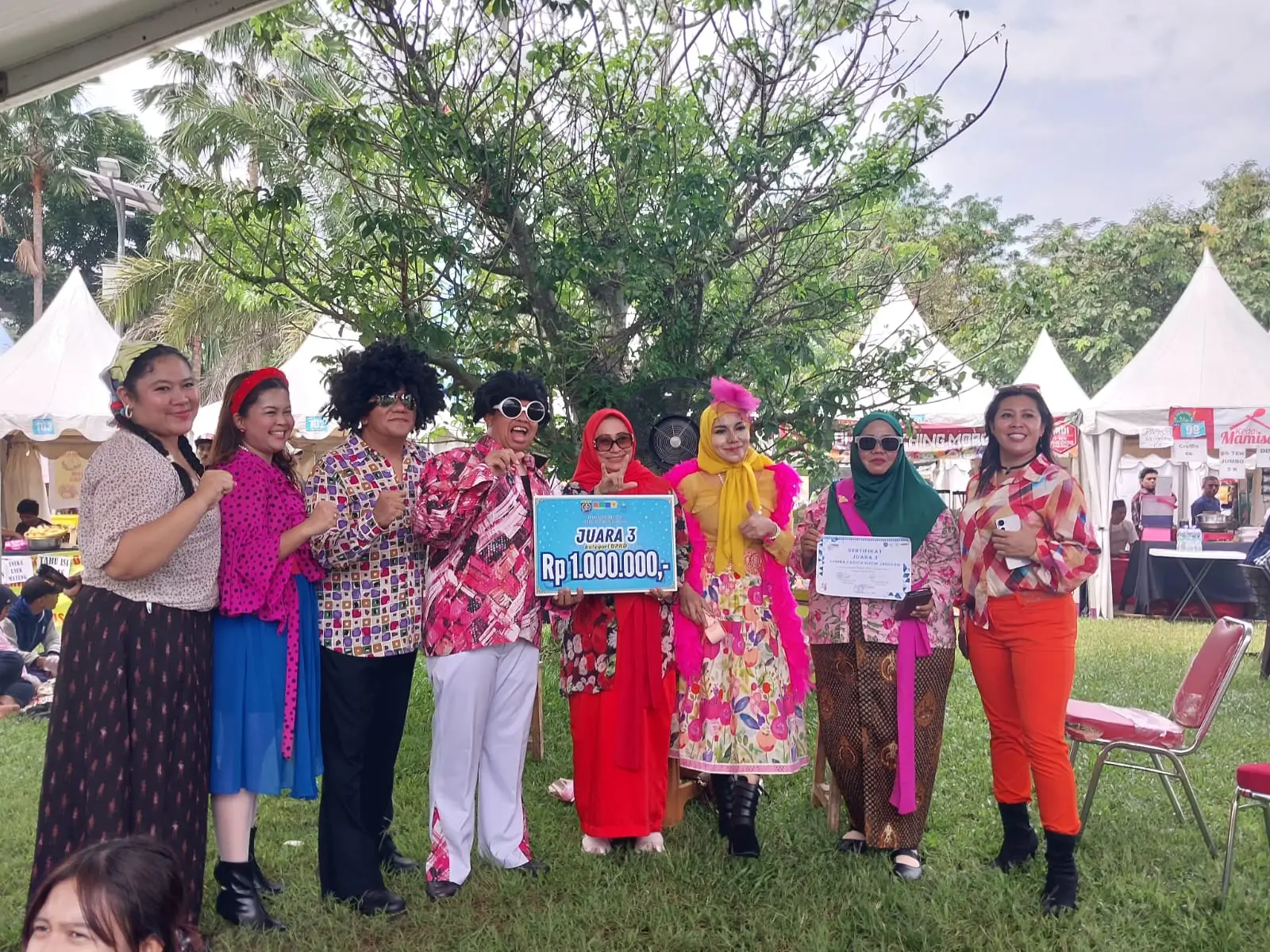 Sejumlah Legislator Perempuan Depok Meriahkan Fashion Show Bernuansa Era 70-80-an
