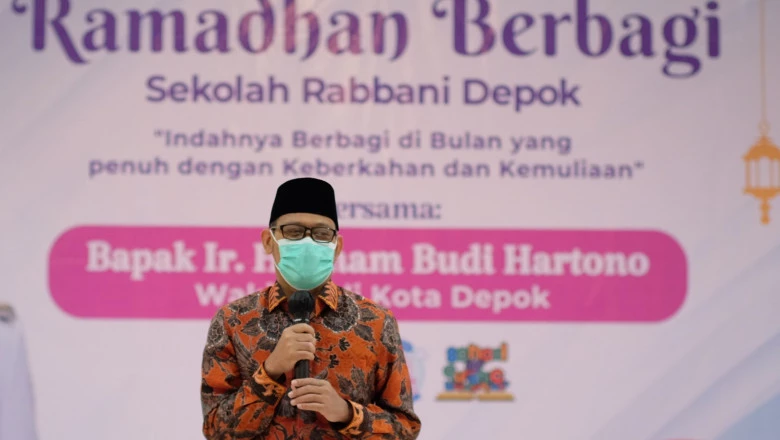Wakil Wali Kota Serahkan Santunan untuk Anak Yatim dan Dhuafa Sekolah Rabbani Depok