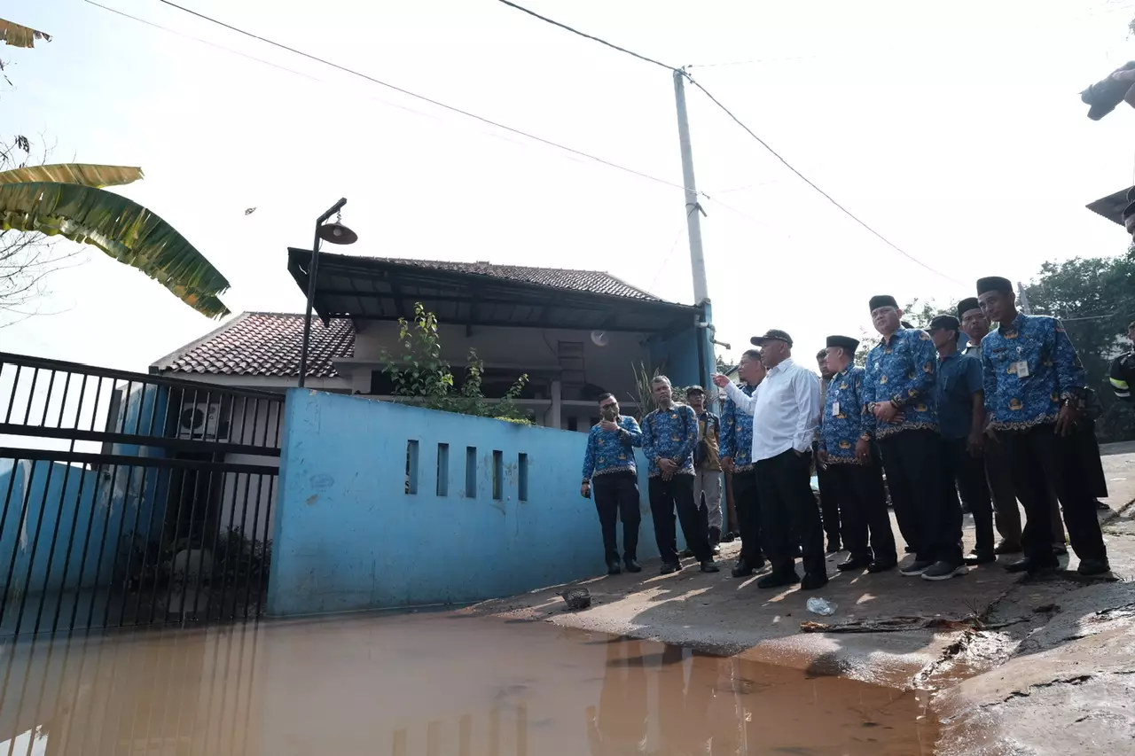Wali Kota Depok Tinjau Lokasi Banjir di RW 08 Kampung Bulak Barat Kelurahan Cipayung