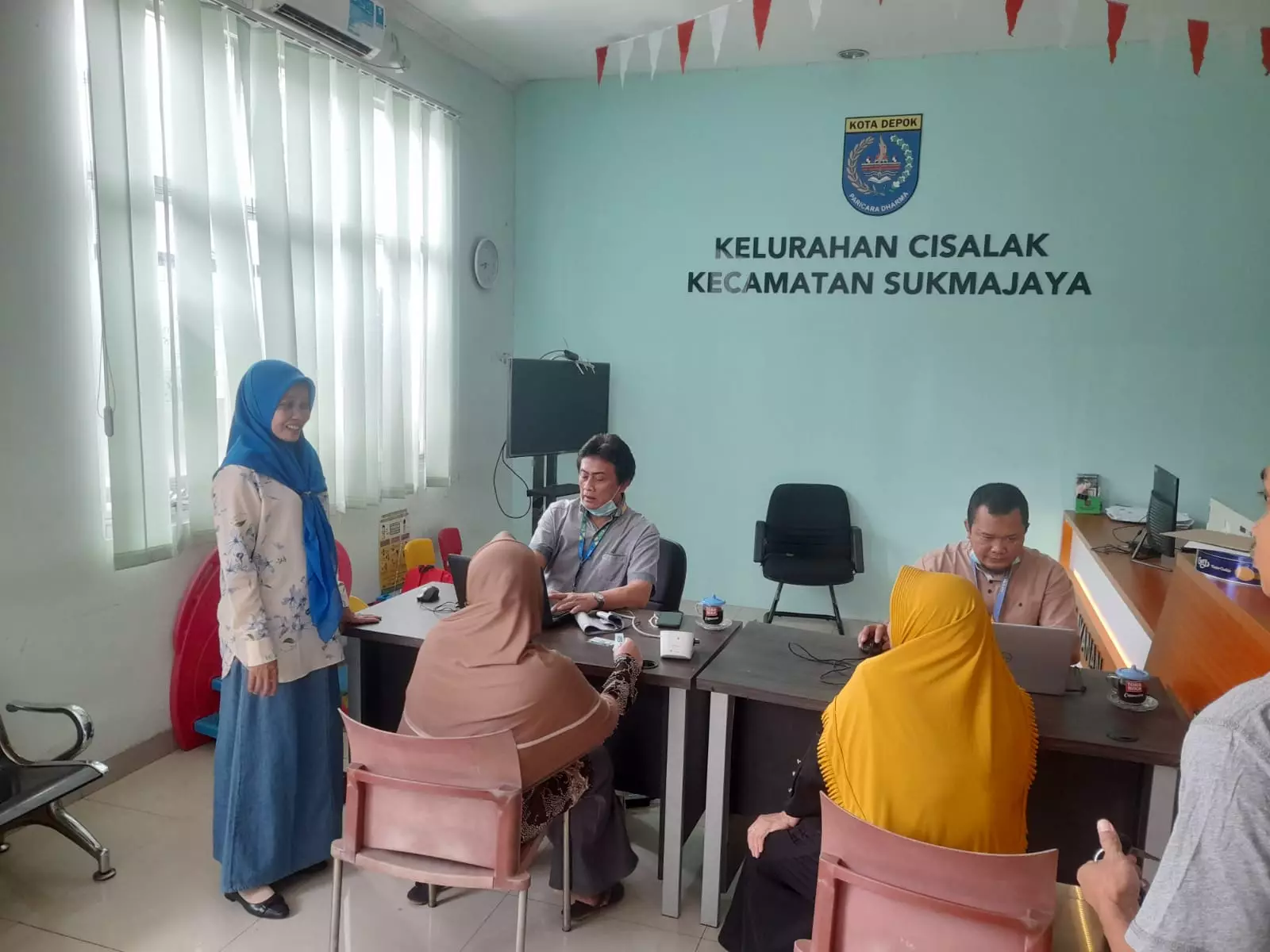 Bantu Masyarakat Atasi Masalah Kesehatan, Lurah Cisalak Apresiasi Layanan Puskesmas Keliling