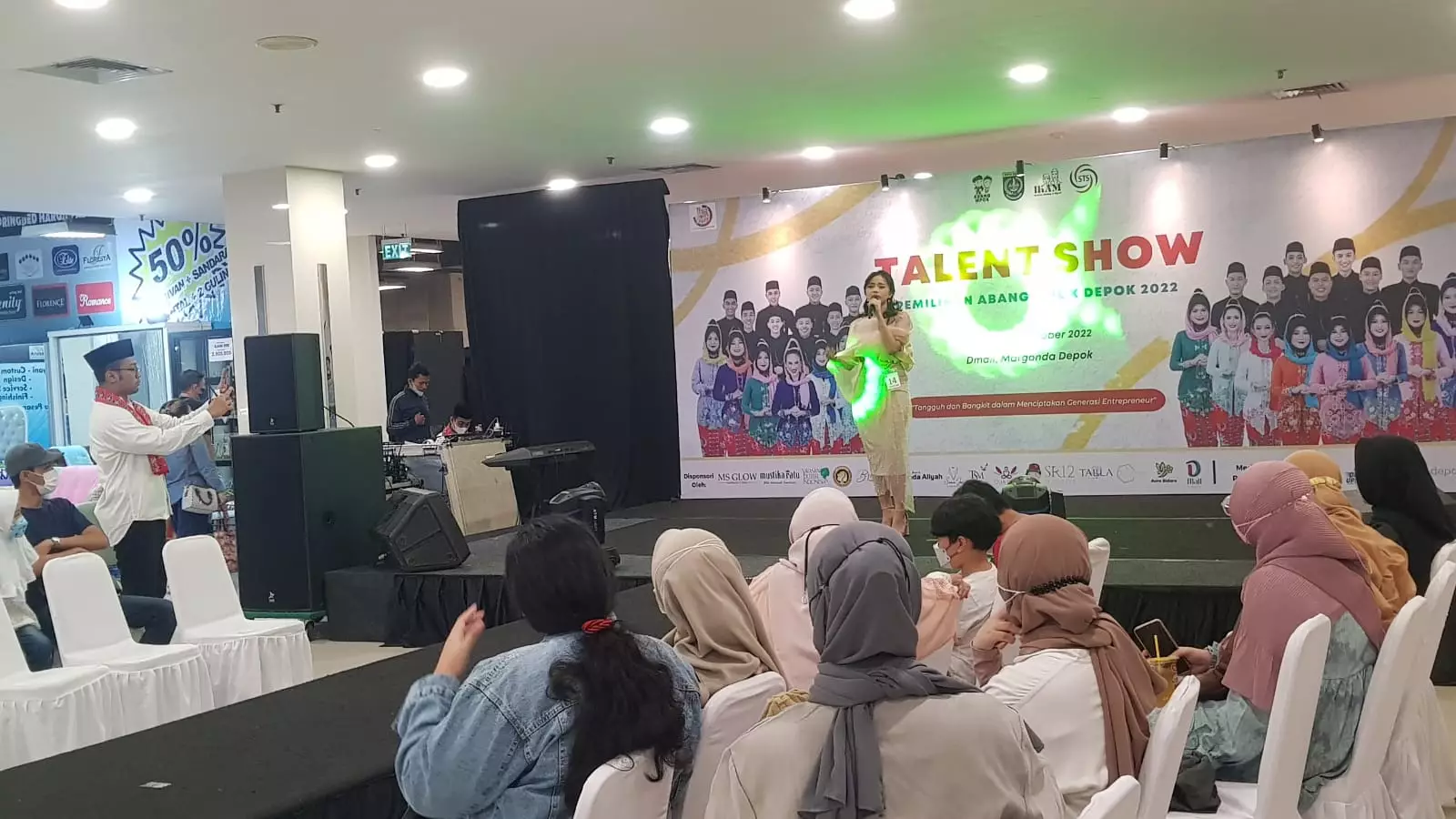 30 Finalis Abang Mpok Depok 2022 Unjuk Kemampuan di Depan Umum
