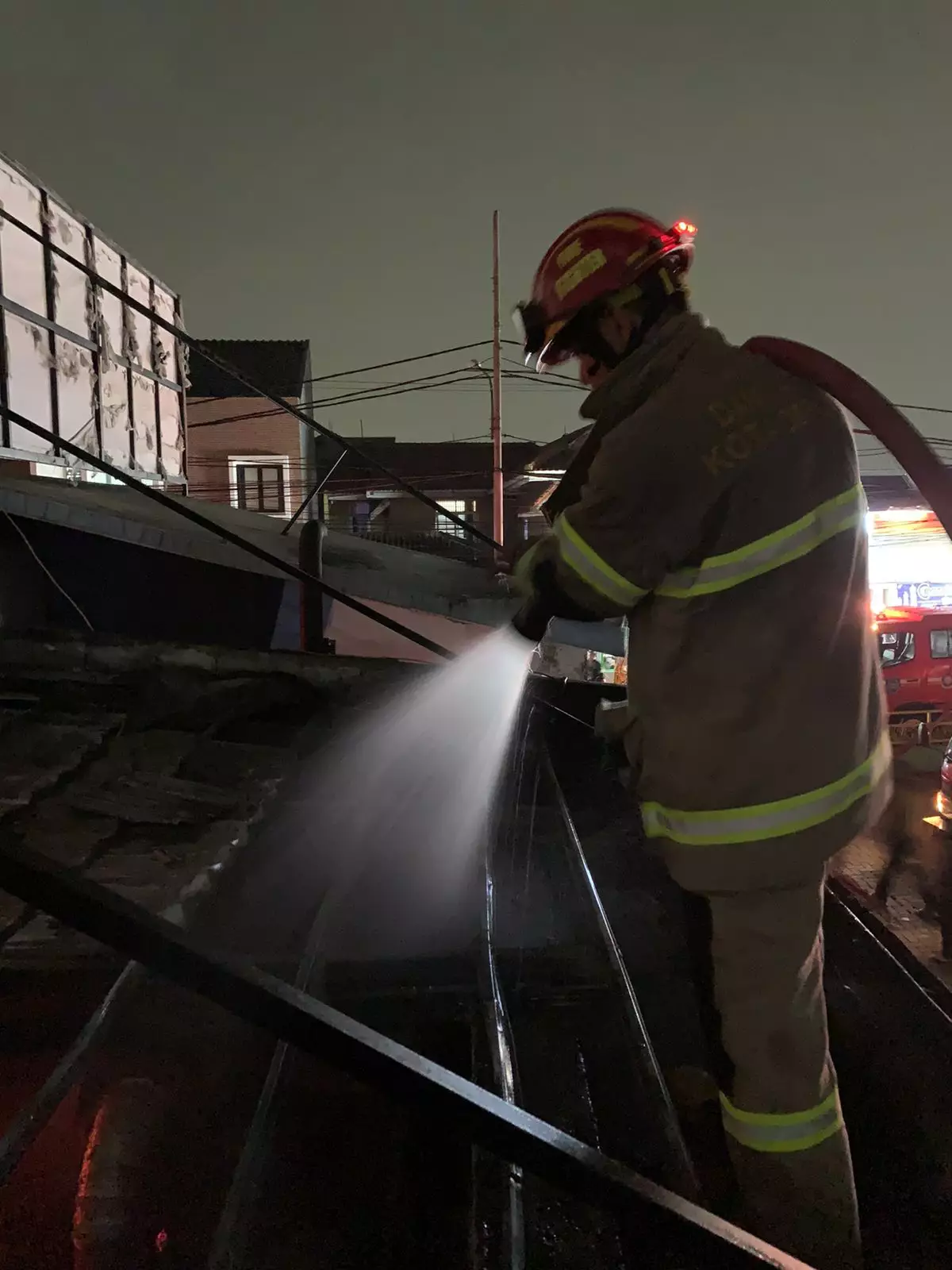 Tidak Sampai Satu Jam, Damkar Depok Berhasil Padamkan Kebakaran di RS Citra Arafiq