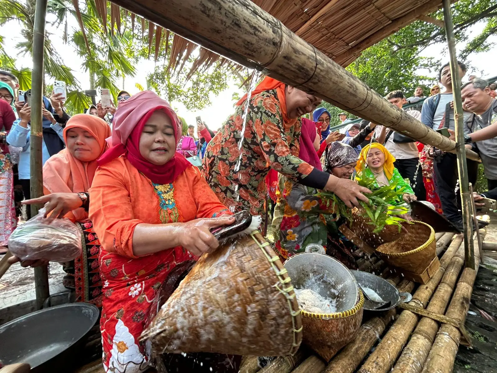 Lebaran Depok: Tradisi Nyuci Perabotan Jadi Pengingat Pentingnya Menjaga Budaya "Bersih"
