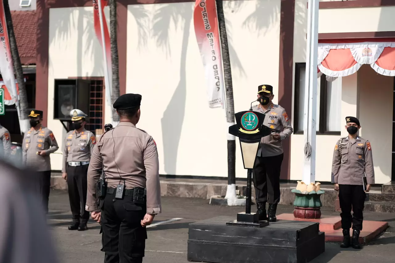Kapolda Metro Jaya Pimpin Apel Pagi di Mapolres Metro Depok