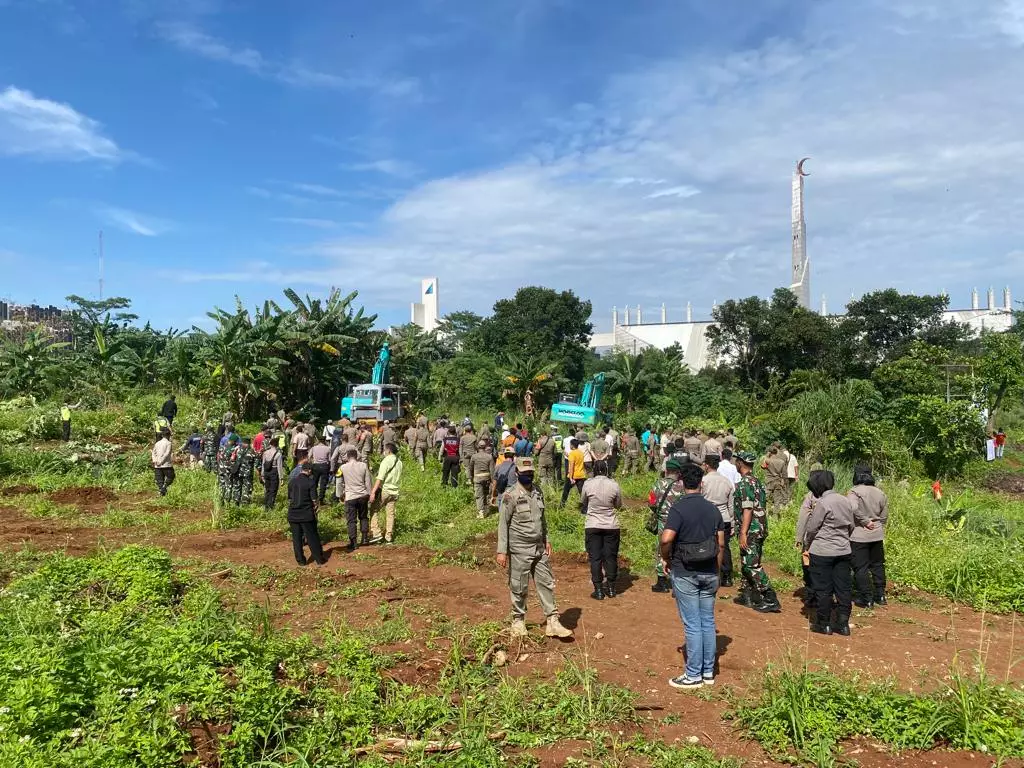 Tanpa Perlawanan, Penertiban Lahan UIII Terase I Berjalan Lancar