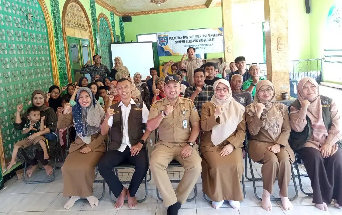 Warga RW 09 Kemiri Muka Diedukasi Pengelolaan Sampah Berbasis Masyarakat