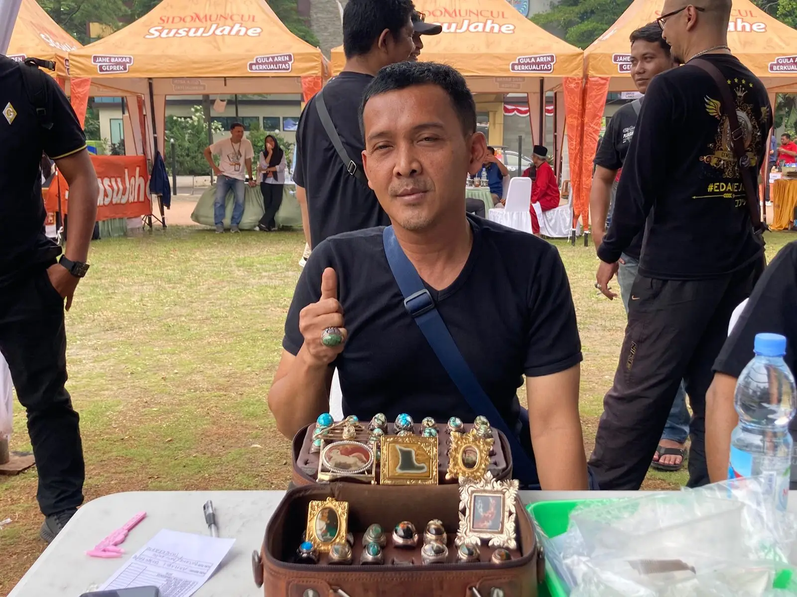 Ratusan Peserta Berkumpul di Depok, Ikut Kontes Batu Akik Nusantara 2025