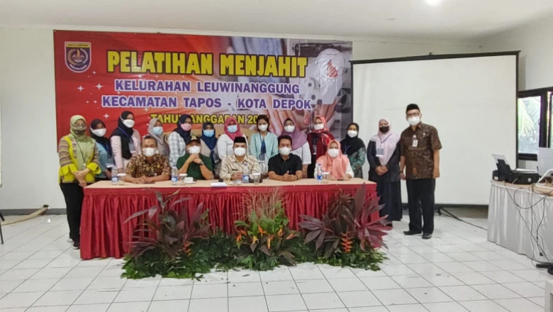 Tingkatkan Keterampilan Warga Leuwinangung dengan Pelatihan Menjahit