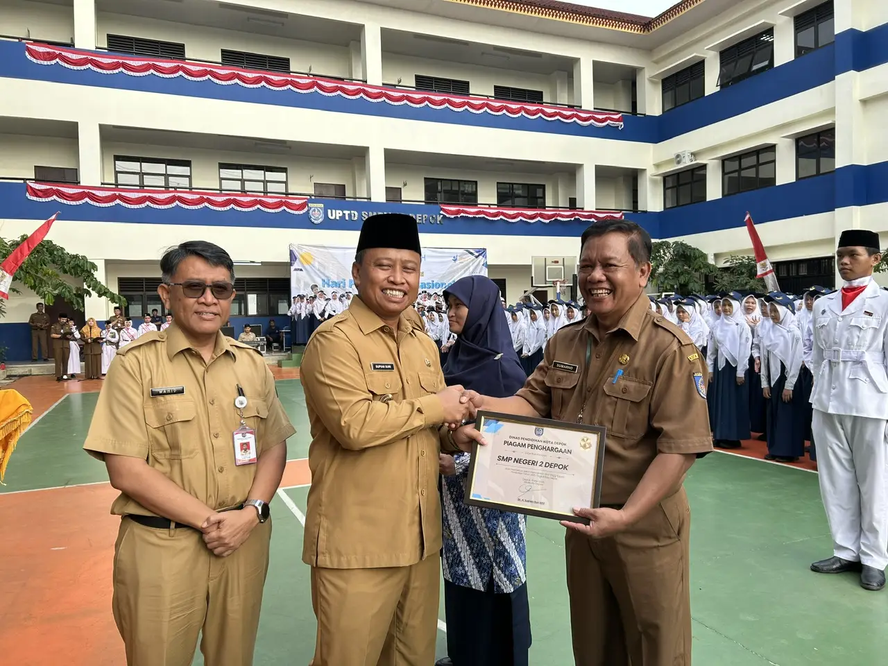 Raih Skor Rapot Pendidikan Tertinggi 2025,  Tujuh Sekolah Ini Terima Penghargaan dari Wali Kota Depok