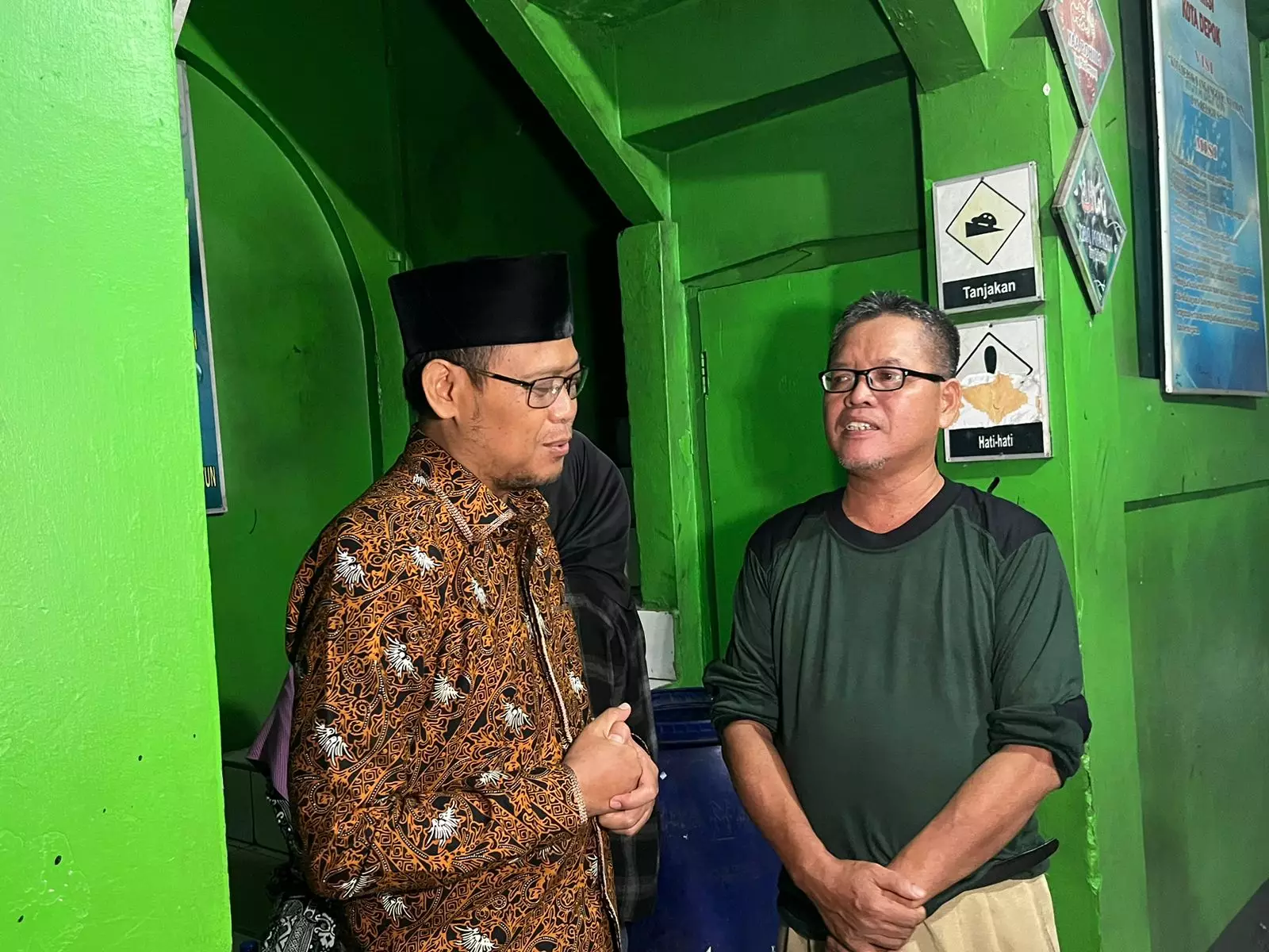 Bus Pelajar Depok Terguling di Ciater, Bang Imam Temui Orang Tua Korban
