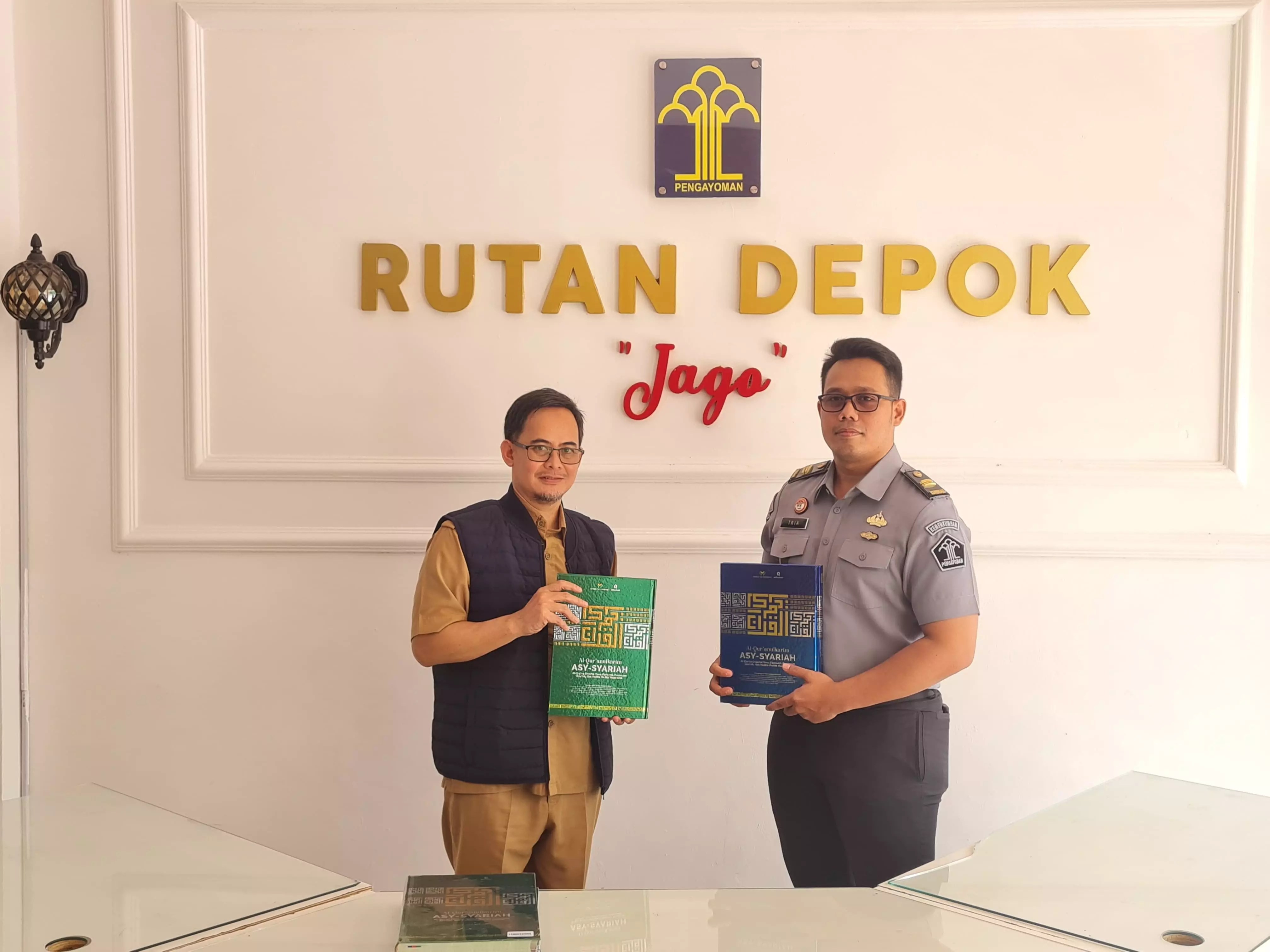 Diskarpus Serahkan Puluhan Al-Qur'an untuk Rutan Depok