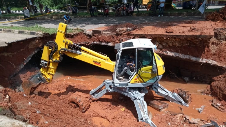 Jalan Amblas Diperbaiki, Warga Diminta Cari Jalur Alternatif