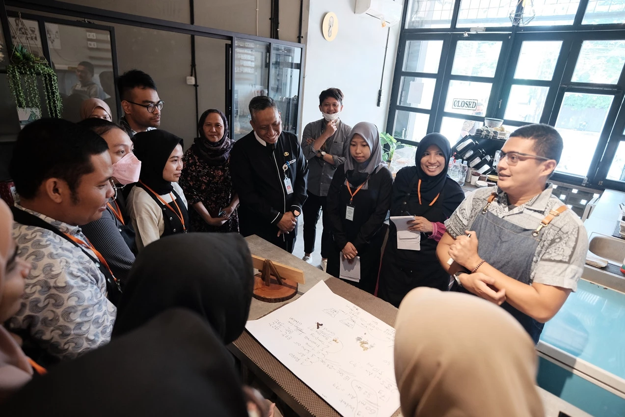 Puluhan Peserta Pelatihan Barista Magang di Empat Coffee Shop