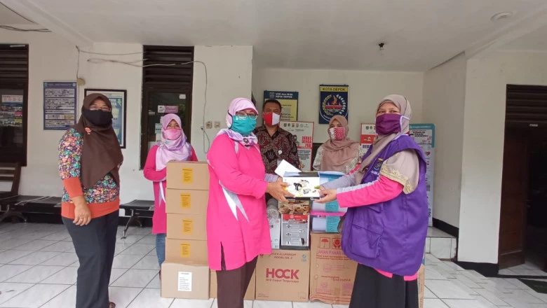 TP-PKK Sukmajaya Terima Bantuan Peralatan Masak untuk PEKKA