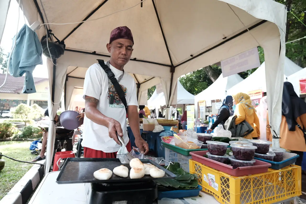 Berbagai Jajanan Tradisional Ramaikan Bazar UMKM di Dekranasda Depok