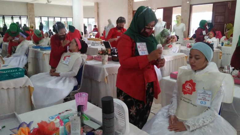 20 Peserta Didik LKP Aini Ikuti Ujian Tata Rias Pengantin