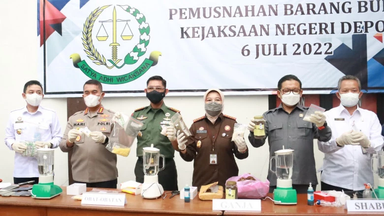 Kejari Depok Musnahkan  Barang Bukti  Dari 155 Kasus Periode 2021 dan 2022 