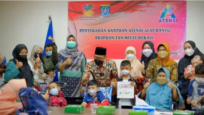 Dinsos Depok Bersama BRSPDSN Tan Miyat Bekasi Salurkan 27 Alat Bantu Disabilitas