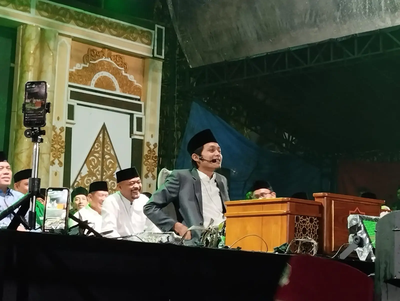 Ngaji Bareng Gus Iqdam Jadi Penutup Peringatan Hari Santri 2025 Tingkat Kota Depok