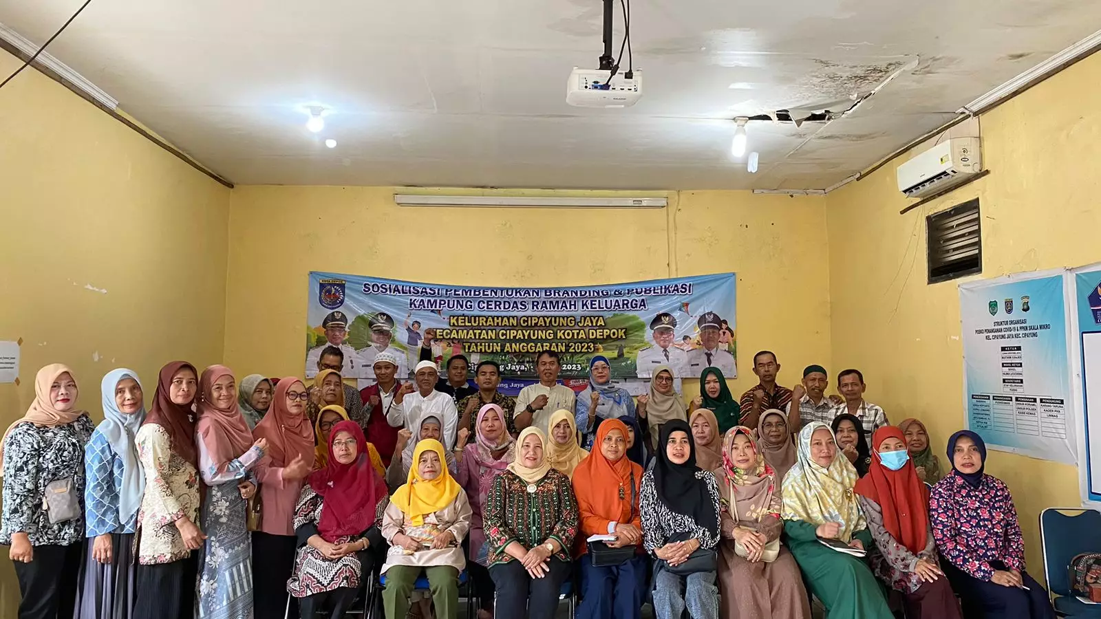 Warga Kampung Caraka RW 9 Cipayung Jaya Dilatih Branding dan Publikasi