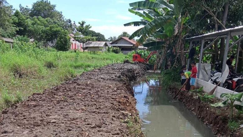 Warga RW 01 Ratujaya Bangun Jalan Alternatif secara Swadaya