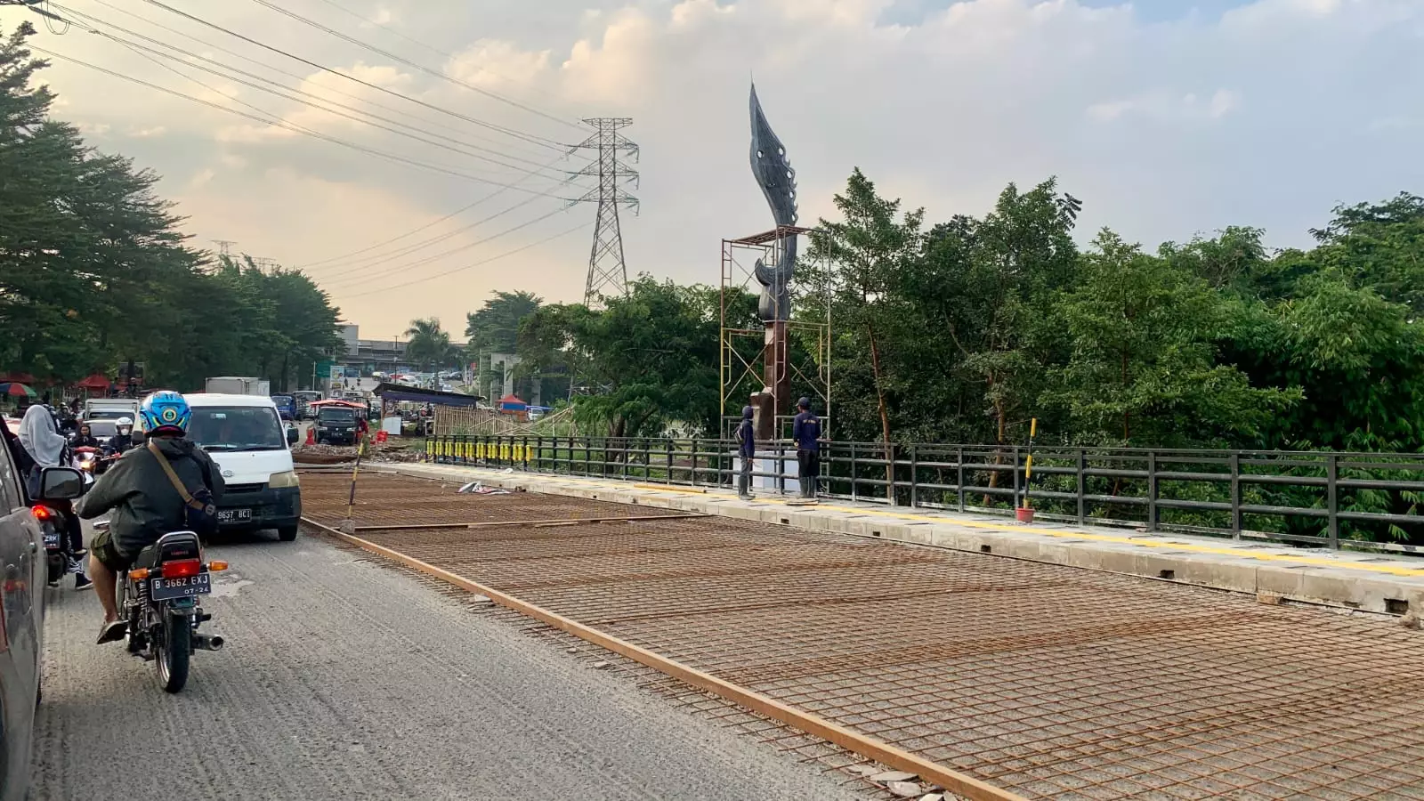Lantai Jembatan GDC Mulai Dicor