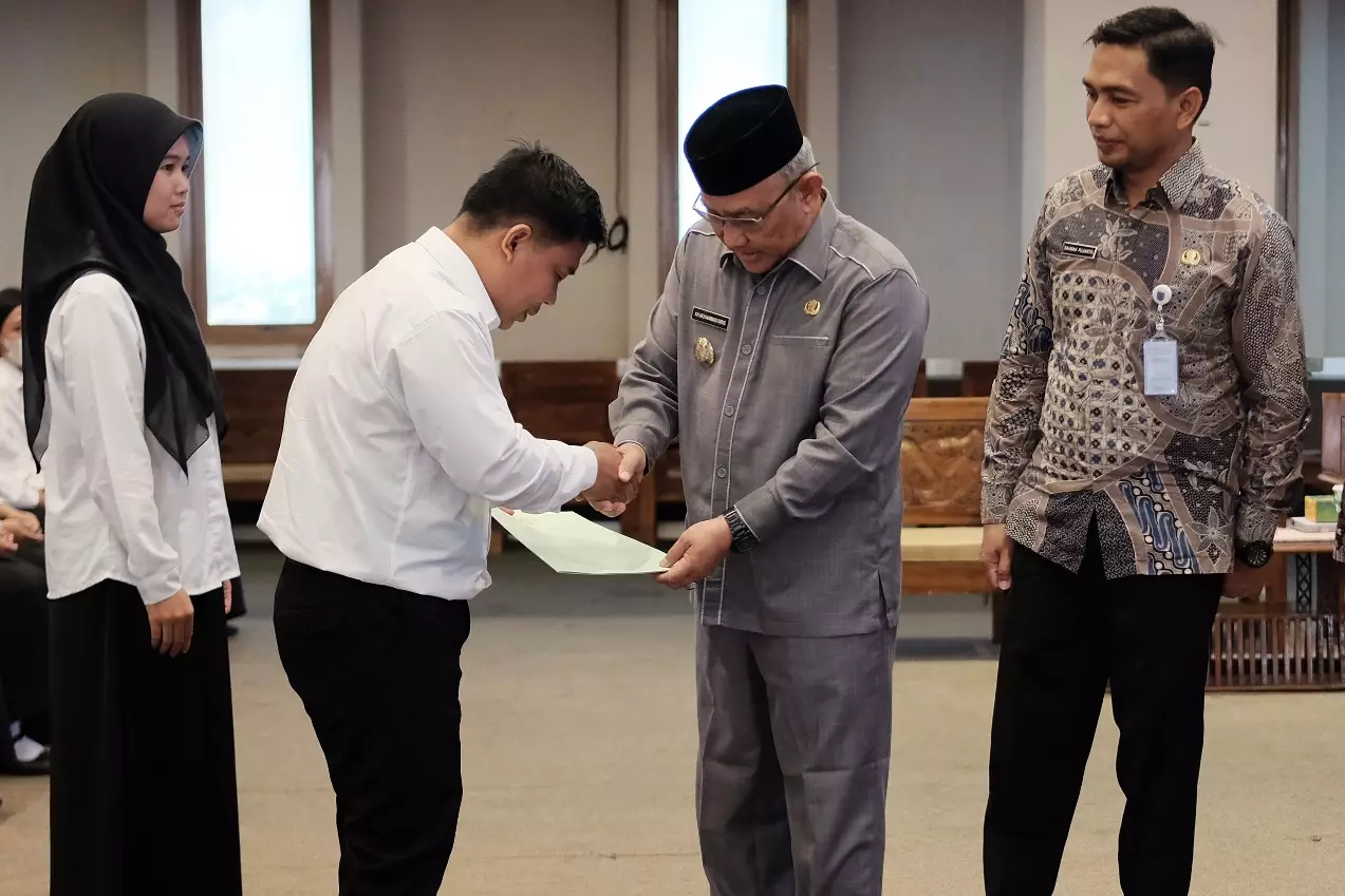 Wali Kota Serahkan SK PPPK Tenaga Kesehatan 2022