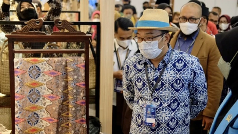 Ridwan Kamil Kunjungi Stan IKM Kerajinan Jabar di  Inacraft Tahun 2022