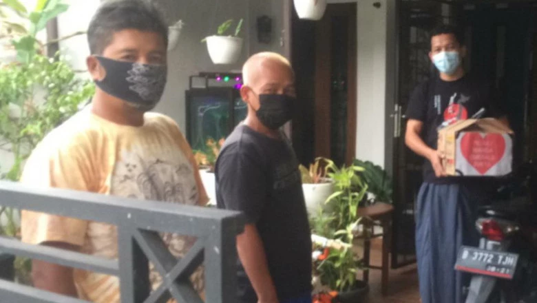 Penuhi Kebutuhan Warga Isoman, Satgas Covid-19 RW 10 Serua Kembali Beri Bantuan