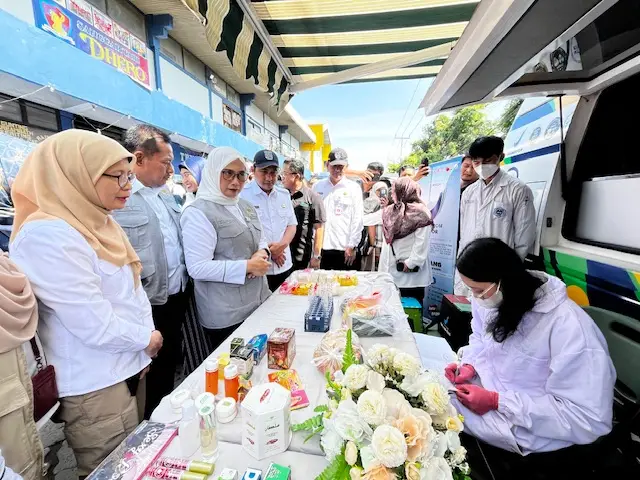 Komisi IX DPR RI Cek Langsung Sampel Makanan di Pasar Depok Jaya, Ini Hasilnya